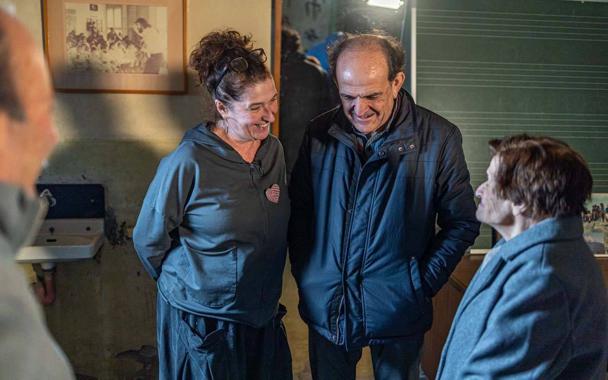 Els pobles de ponent del Bages converteixen en documental una de les seves joies, l’escola de Fonollosa